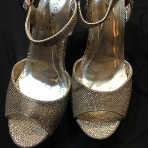 New never worn Rampage Glitter Gold "Crissy" wedges size 10